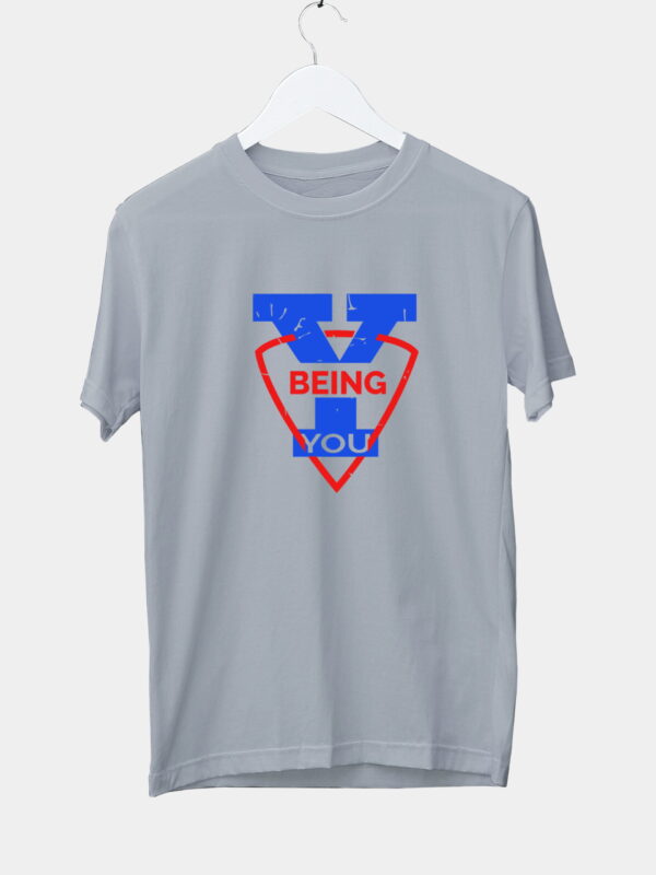 gray t shirt